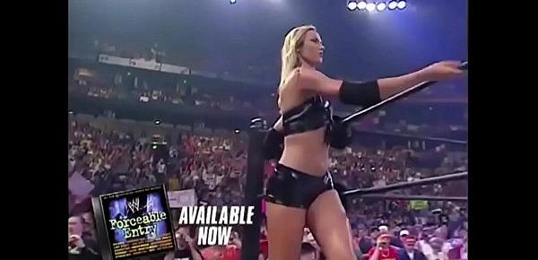  Trish Stratus vs Stacy Keibler.